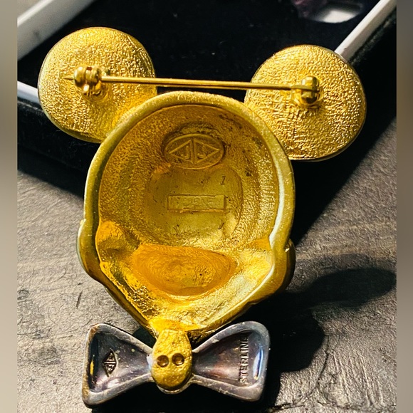 Rare Vintage Judith Jack Disney 3D Mickey Mouse Bowtie brooch. (116) - Picture 3 of 10